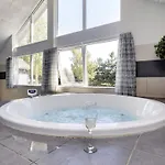 5 Star Holiday Home In Vaeggerlose * Bøtø By