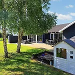 5 Star Holiday Home In Vaeggerlose * Bøtø By