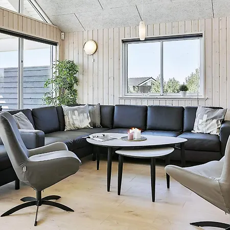 20 Person In Vaeggerlose * Boto By