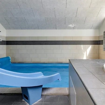 20 Person In Vaeggerlose * Boto By