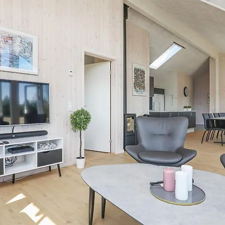 20 Person In Vaeggerlose * Boto By