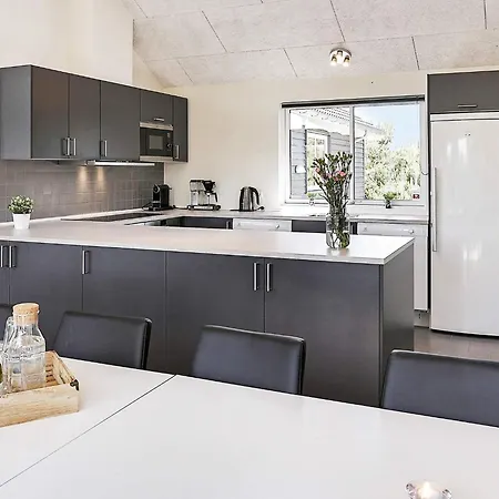 Дом отдыха 20 Person In Vaeggerlose