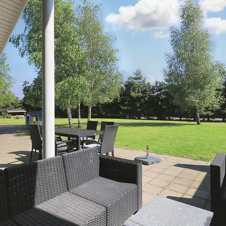 Дом отдыха 20 Person In Vaeggerlose