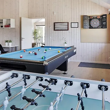 20 Person In Vaeggerlose *