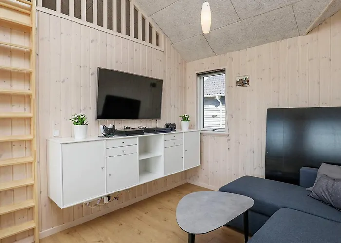 20 Person In Vaeggerlose Bøtø By