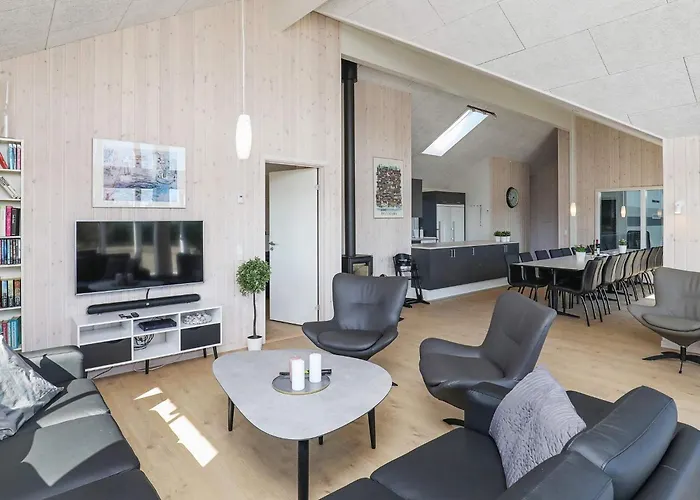 20 Person In Vaeggerlose Feriehus Bøtø By