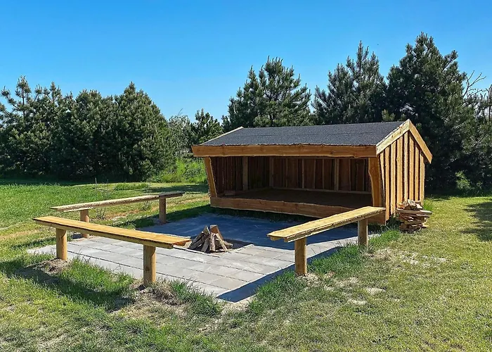 20 Person In Vaeggerlose Bøtø By